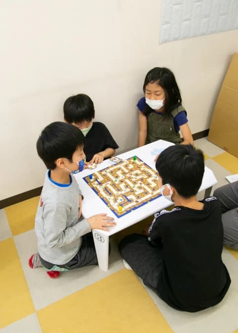 キズナで子どもたちと関わる様子
